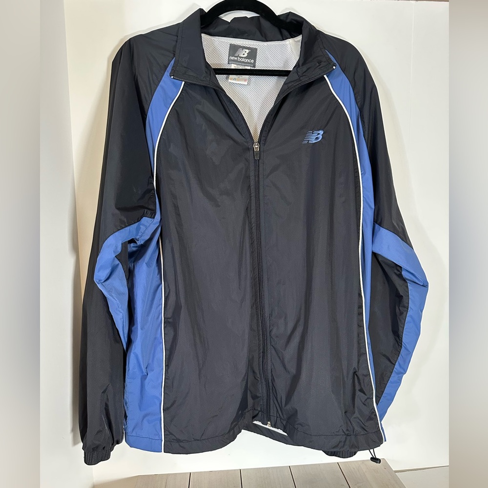 New Balance Adult Black and Blue Windbreaker front zip SZ L front pockets